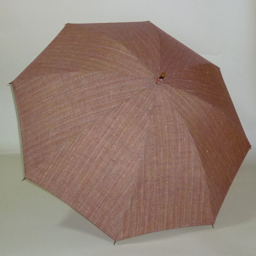 【ハンドルが選べる】 ベージュと小豆色の縦縞の手織り結城紬　カーボン製ストレッチ式日傘