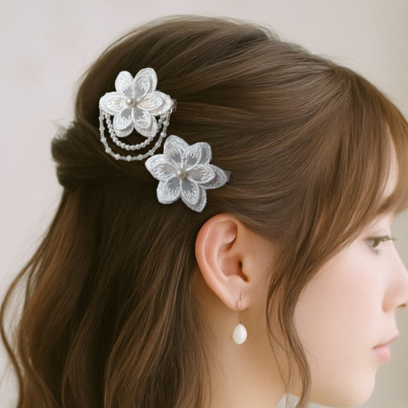 透け感と光沢❁純白ホワイト❁ヘアクリップ２つセット❁オーガンジーレース二枚重ね　ガーランド　【発表会・お呼ばれに】 1枚目の画像