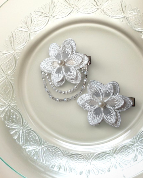透け感と光沢❁純白ホワイト❁ヘアクリップ２つセット❁オーガンジーレース二枚重ね　ガーランド　【発表会・お呼ばれに】 2枚目の画像