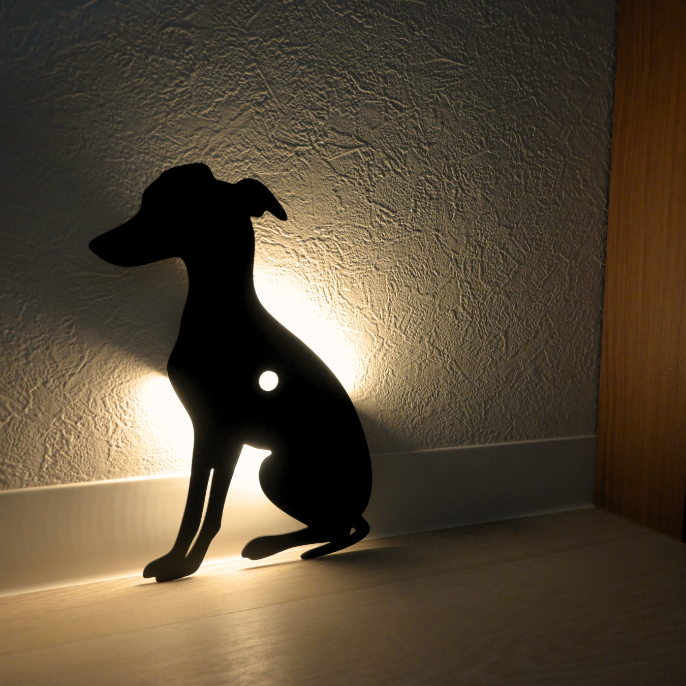 人感センサー　ウォールライト　イタリアングレーハウンド