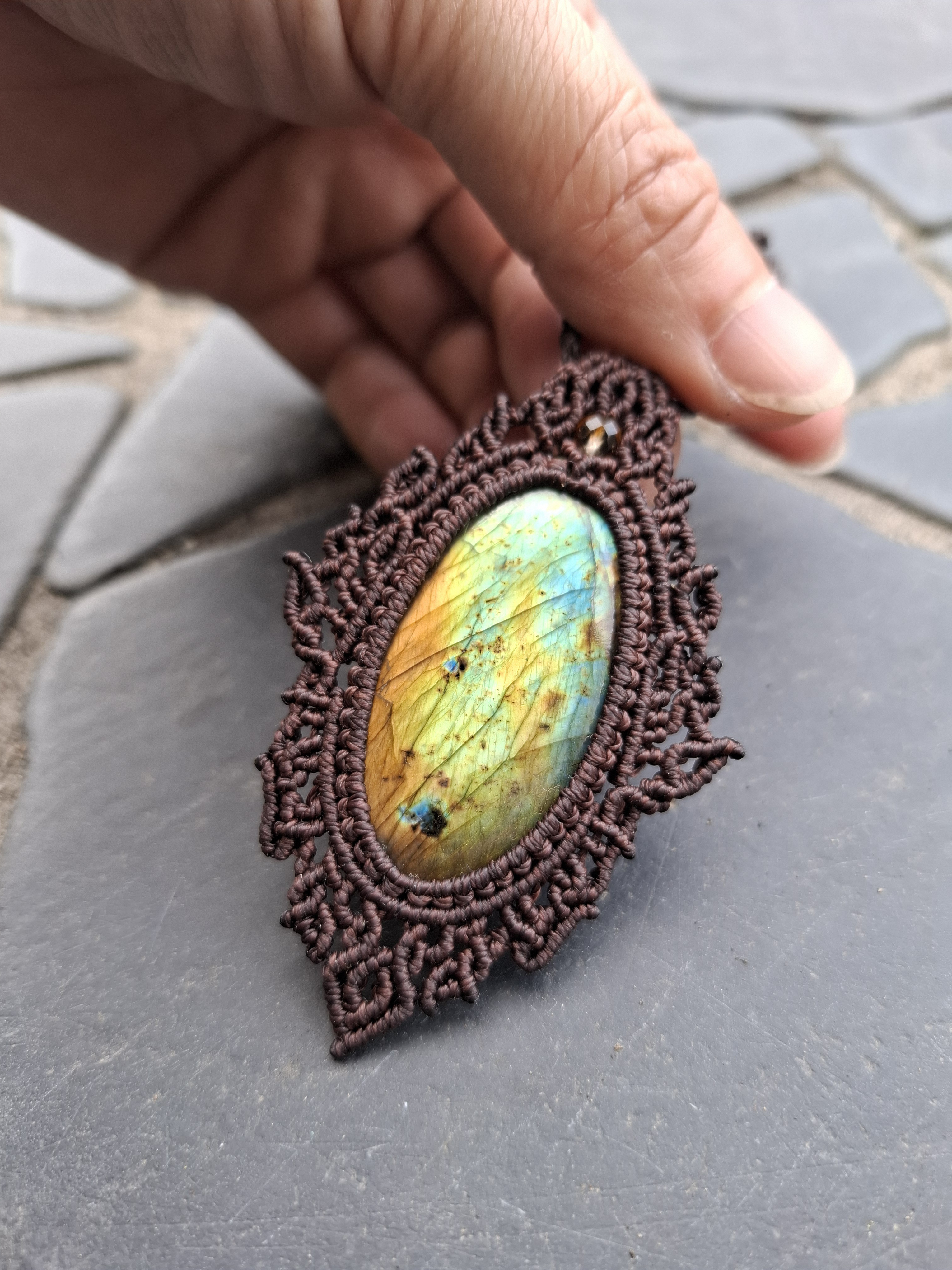 ラブラドライトの天然石マクラメペンダント[PEN-266]