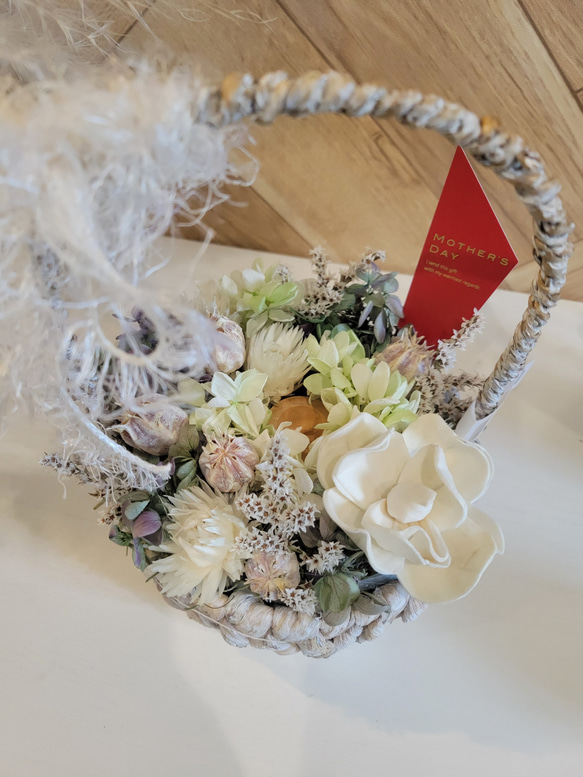 母の日アレンジ♡アロマとお花で癒されるアレンジ 2枚目の画像