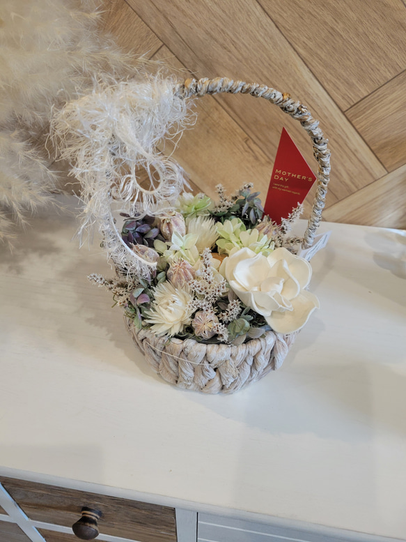 母の日アレンジ♡アロマとお花で癒されるアレンジ 1枚目の画像