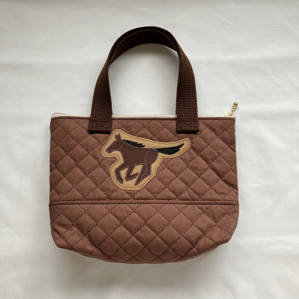 走る馬の持ち手付きポーチ 1枚目の画像