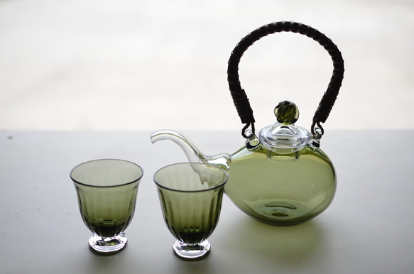 (日本の夏2025)オリーブグリーンの酒器揃い 1枚目の画像