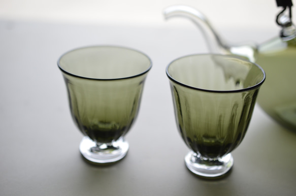 (日本の夏2025)オリーブグリーンの酒器揃い 2枚目の画像