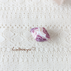 フックピアス〈華・胡粉グラデ&Stone〉 ピアス（その他） Labo