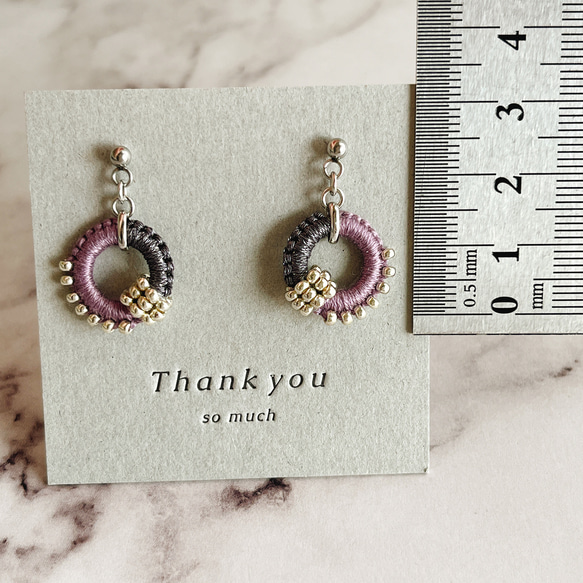 【色糸×ラメ糸＊リングスイングピアスorイヤリング＊ライトグレー・シルバー】 6枚目の画像