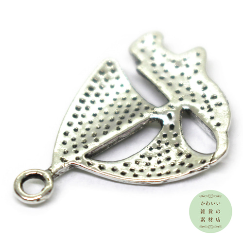 アンティークシルバーのヨットのチャーム（船/マリン）4個セット