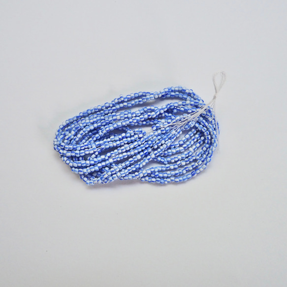 アンティークビーズ ブルーストライプ 12/0 イタリア製 #AP36-BS / オートクチュール刺繍 糸通し 2枚目の画像