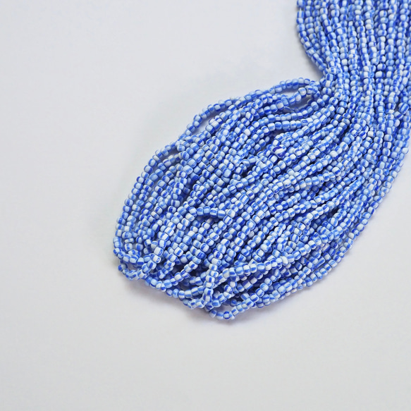アンティークビーズ ブルーストライプ 12/0 イタリア製 #AP36-BS / オートクチュール刺繍 糸通し 1枚目の画像