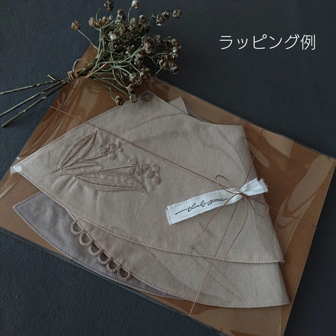 手刺繍つけ襟【しろつめ草の花束】子ども用フリーサイズ