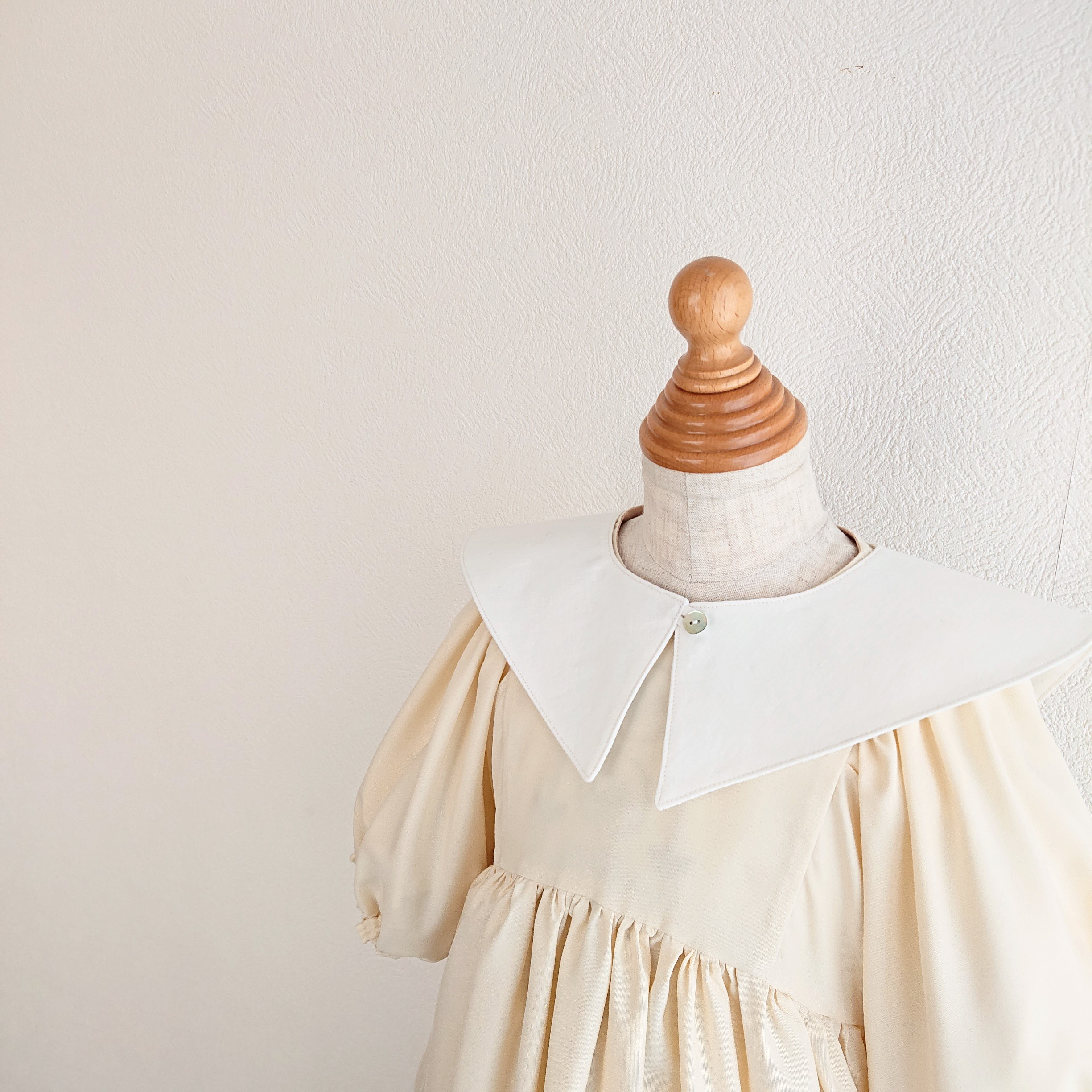 手刺繍つけ襟【しろつめ草の花束】子ども用フリーサイズ