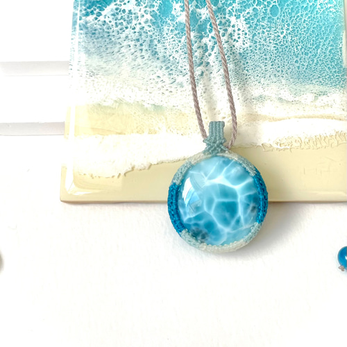 深いブルー♪大粒ラリマーの飾りつつみ天然石マクラメ編み