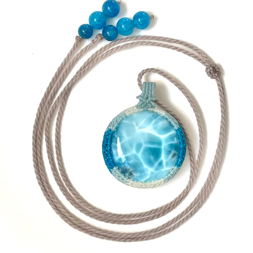 深いブルー♪大粒ラリマーの飾りつつみ天然石マクラメ編み