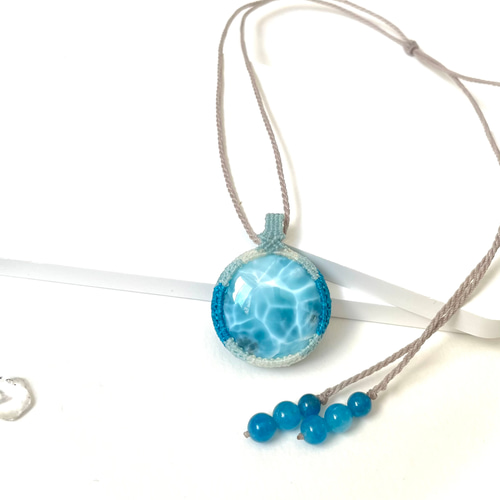 深いブルー♪大粒ラリマーの飾りつつみ天然石マクラメ編みネックレス