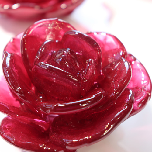 世界バラ会議記念作品『ガラスの薔薇のミニオブジェ（ローズレッド