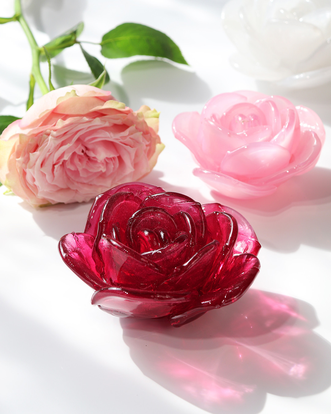 ❤アンティーク加工 教会と、ピンクのミニ薔薇のミニオブジェ バラ