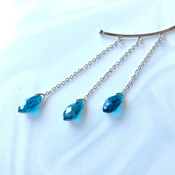 【左右両用】多面カット　モンタナブルーの雫のイヤーカフ　ピアスタイプ　夏　銀色　涼しげ　Ab加工　　 4枚目の画像