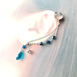 【左右両用】多面カット　モンタナブルーの雫のイヤーカフ　ピアスタイプ　夏　銀色　涼しげ　Ab加工　　 2枚目の画像