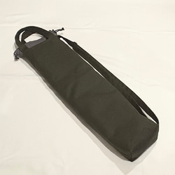 譜面台ケース（カーキグリーン）〜持ち手付、肩紐付の譜面台バッグ〜　厚めキルト芯入りなので譜面台を守ってくれる♡ 4枚目の画像