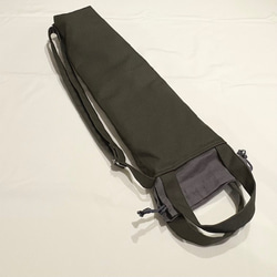 譜面台ケース（カーキグリーン）〜持ち手付、肩紐付の譜面台バッグ〜　厚めキルト芯入りなので譜面台を守ってくれる♡ 3枚目の画像