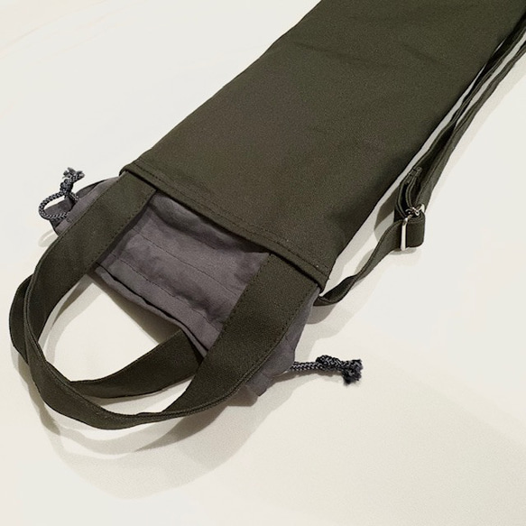 譜面台ケース（カーキグリーン）〜持ち手付、肩紐付の譜面台バッグ〜　厚めキルト芯入りなので譜面台を守ってくれる♡ 5枚目の画像