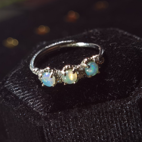 銀河に浮かぶ三つの星】天然ネパールオパール* ハーフエタニティリング