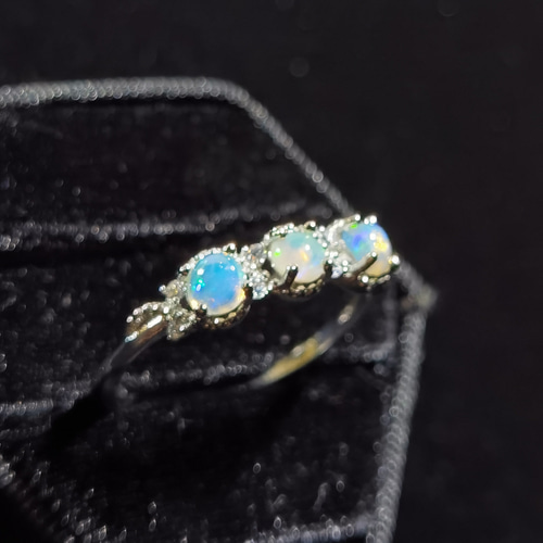 【美品・箱付き】ete 天然石 オパールリング #3 銀河に浮かぶ三つの星】天然ネパールオパール* ハーフエタニティリング