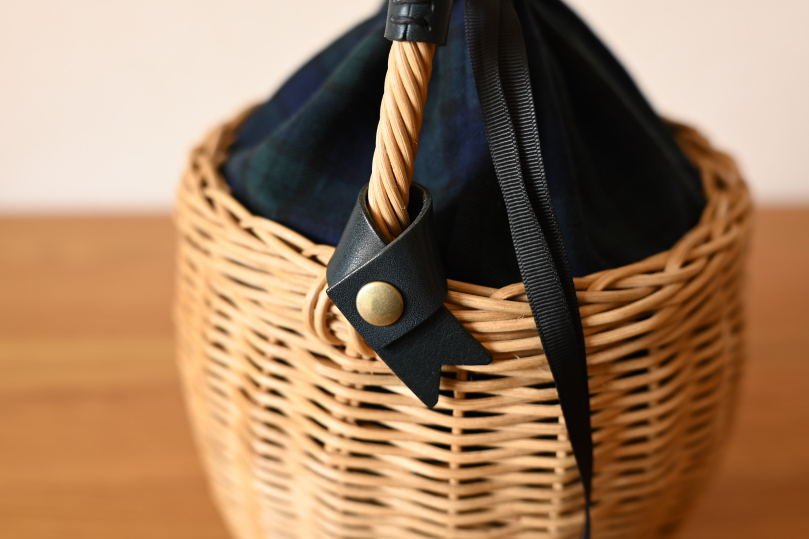 ぽてっとかわいい☺︎どんぐりかごバッグ［ネイビー×タータンチェック］