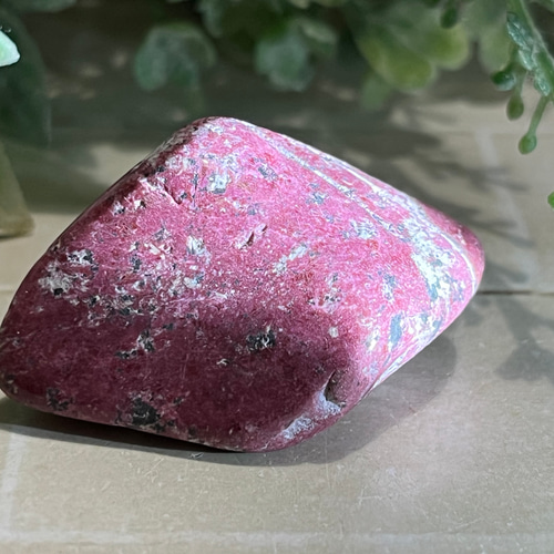 チューライト ピンク 翡翠 原石 タンブル 桃簾石 握り石 天然石 東洋