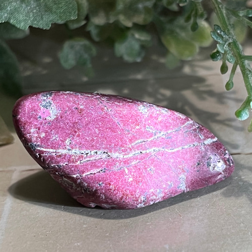 チューライト ピンク 翡翠 原石 タンブル 桃簾石 握り石 天然石 東洋