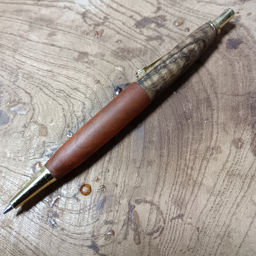 木軸0.5㎜シャーペン/0.7㎜ボールペン 神代桜＆神代欅蜜蝋クリーム仕上げ。 木軸シャーペン 0.5㎜神代桜&神代セン蜜蝋クリーム仕上げ ペン