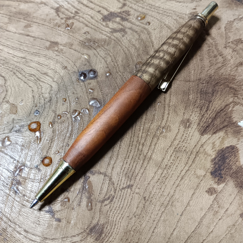 木軸0.5㎜シャーペン/0.7㎜ボールペン 神代桜＆神代欅蜜蝋クリーム仕上げ。 木軸0.5㎜シャーペン/0.7㎜ボールペン 神代桜＆神代欅蜜蝋