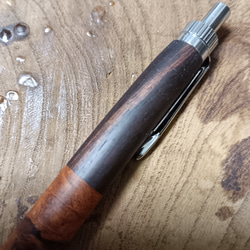 国産金具使用　　木軸0.5㎜シャーペン花梨瘤ブドウ杢&インディアンローズウッド蜜蝋クリーム仕上げ。 4枚目の画像