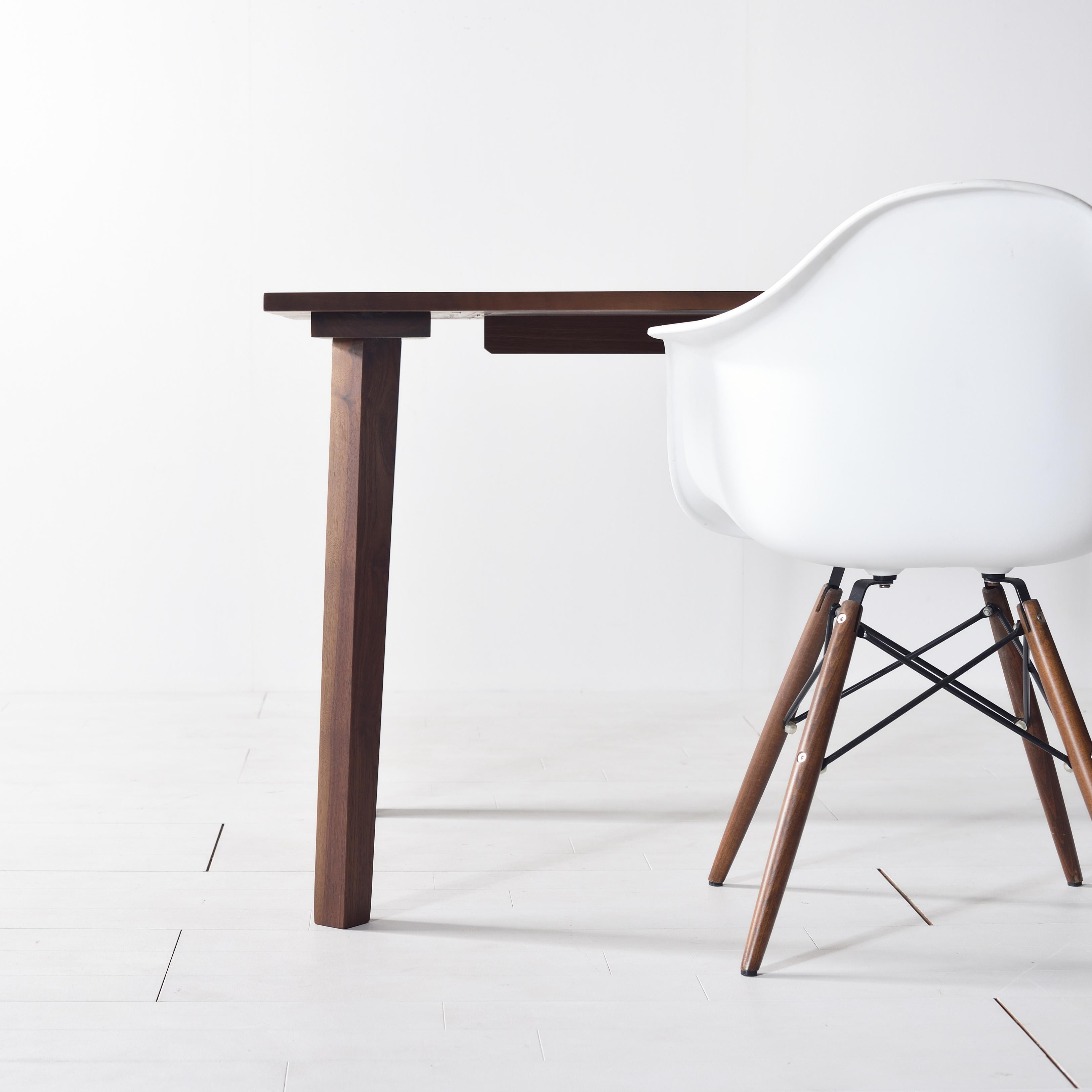 【シンプルモダンテイストのダイニングテーブル】 セブンダイニングテーブル 150 ウォールナット 無垢材 アールテック