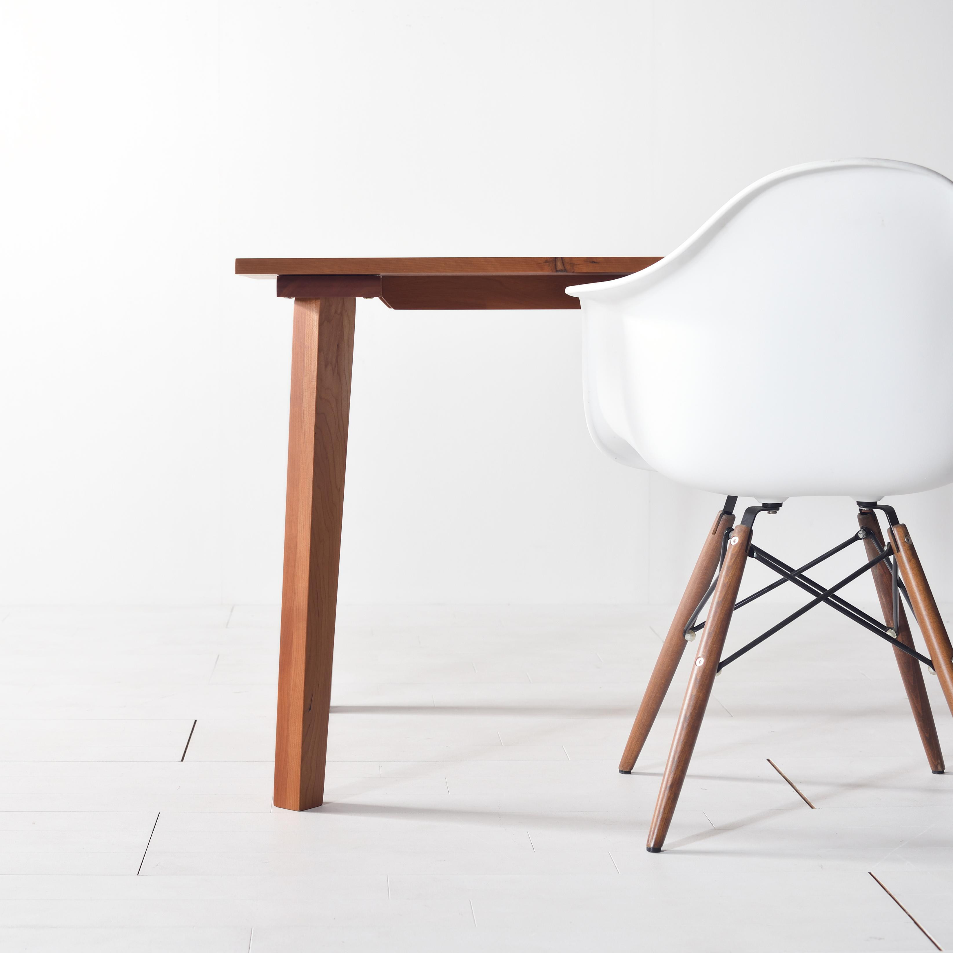 【シンプルモダンテイストのダイニングテーブル】 セブンダイニングテーブル 80 チェリー 無垢材 アールテック