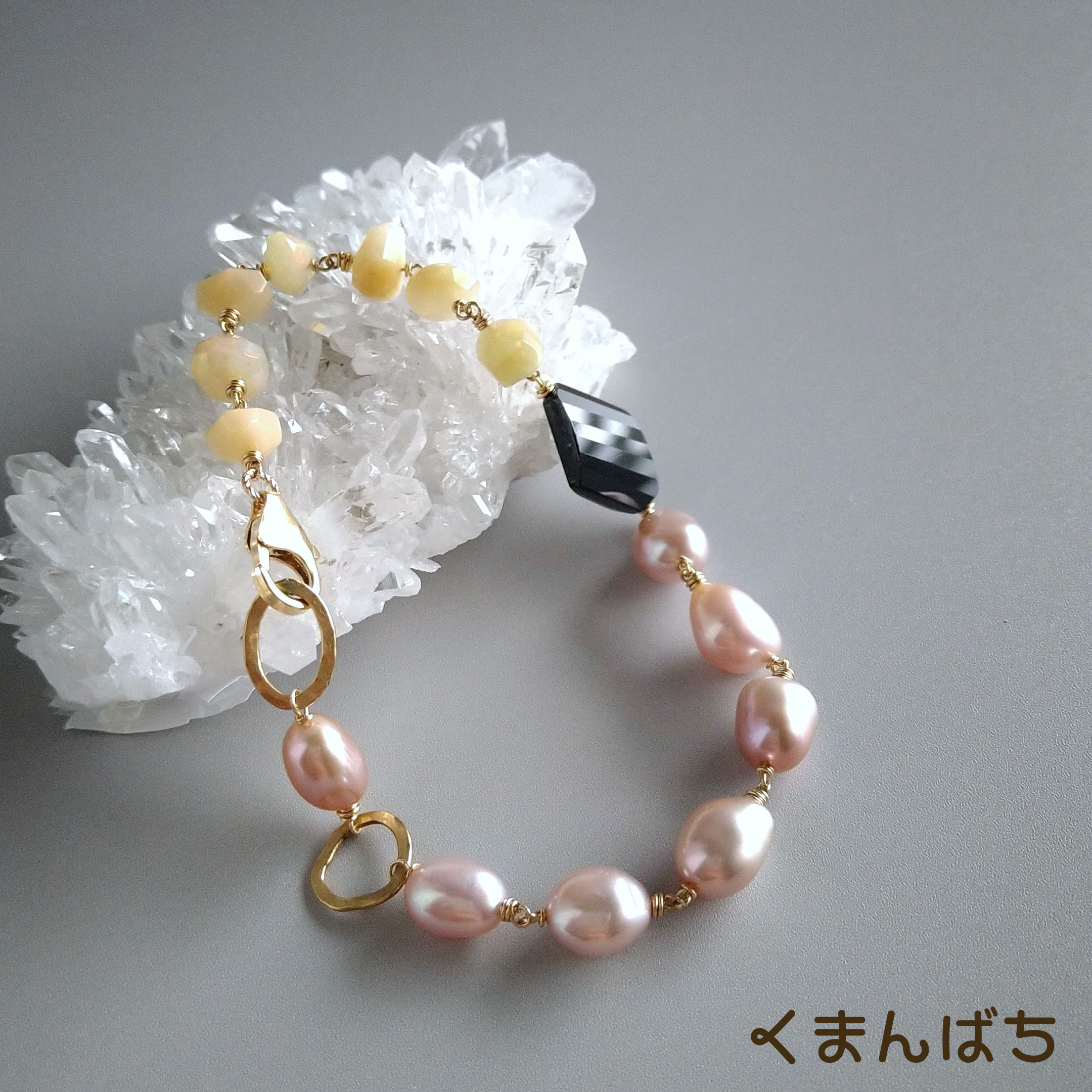 《14kgfブレスレット》眩しい遊色♡バングルみたいに映えます♡エチオピアンオパール♡アシンメトリーブレスレット1408