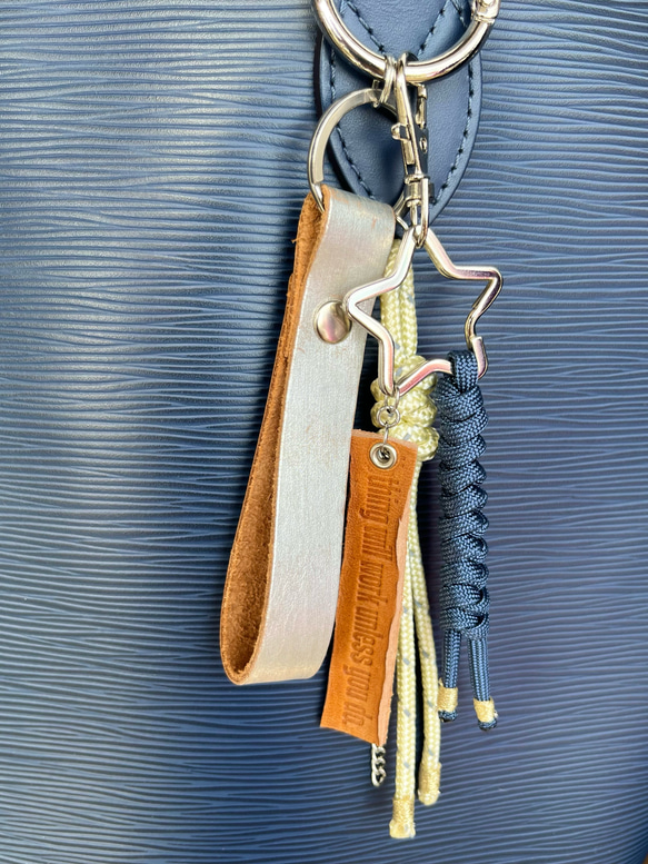 じゃらじゃらキーホルダー　バッグチャーム　キーチャーム　パラコード　38D じゃらじゃらキーホルダー バッグチャーム キーチャーム パラ