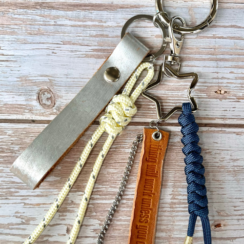 じゃらじゃらキーホルダー　バッグチャーム　キーチャーム　パラコード　38D レザーストラップとパラコード じゃらじゃらバッグチャーム