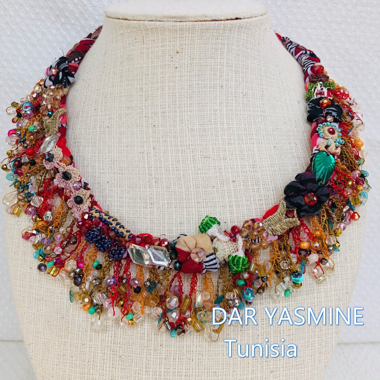 トルコ伝統工芸　oya刺繍　真っ赤なりんごを手にSNOW WHITEの気分で優しいあなたに　チョーカーC105