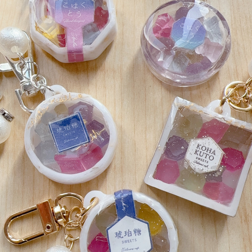ハンドメイド　透明な中の琥珀糖キーホルダー 琥珀糖キーホルダー キーホルダー ぽんdeママ 通販 19304190