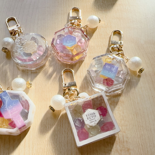 ハンドメイド　透明な中の琥珀糖キーホルダー 琥珀糖キーホルダー キーホルダー ぽんdeママ 通販 19304190