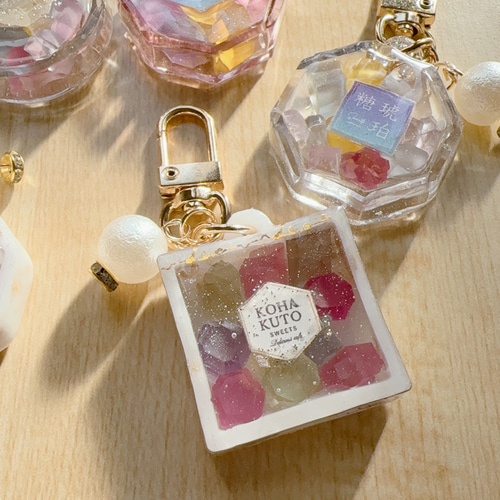 琥珀糖キーホルダー キーホルダー ぽんdeママ 通販 19304190｜Creema