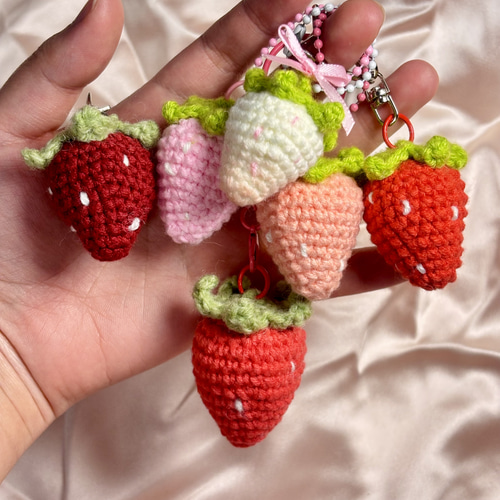 いちごキーホルダー チャーム あみぐるみ くるくる編み森 通販
