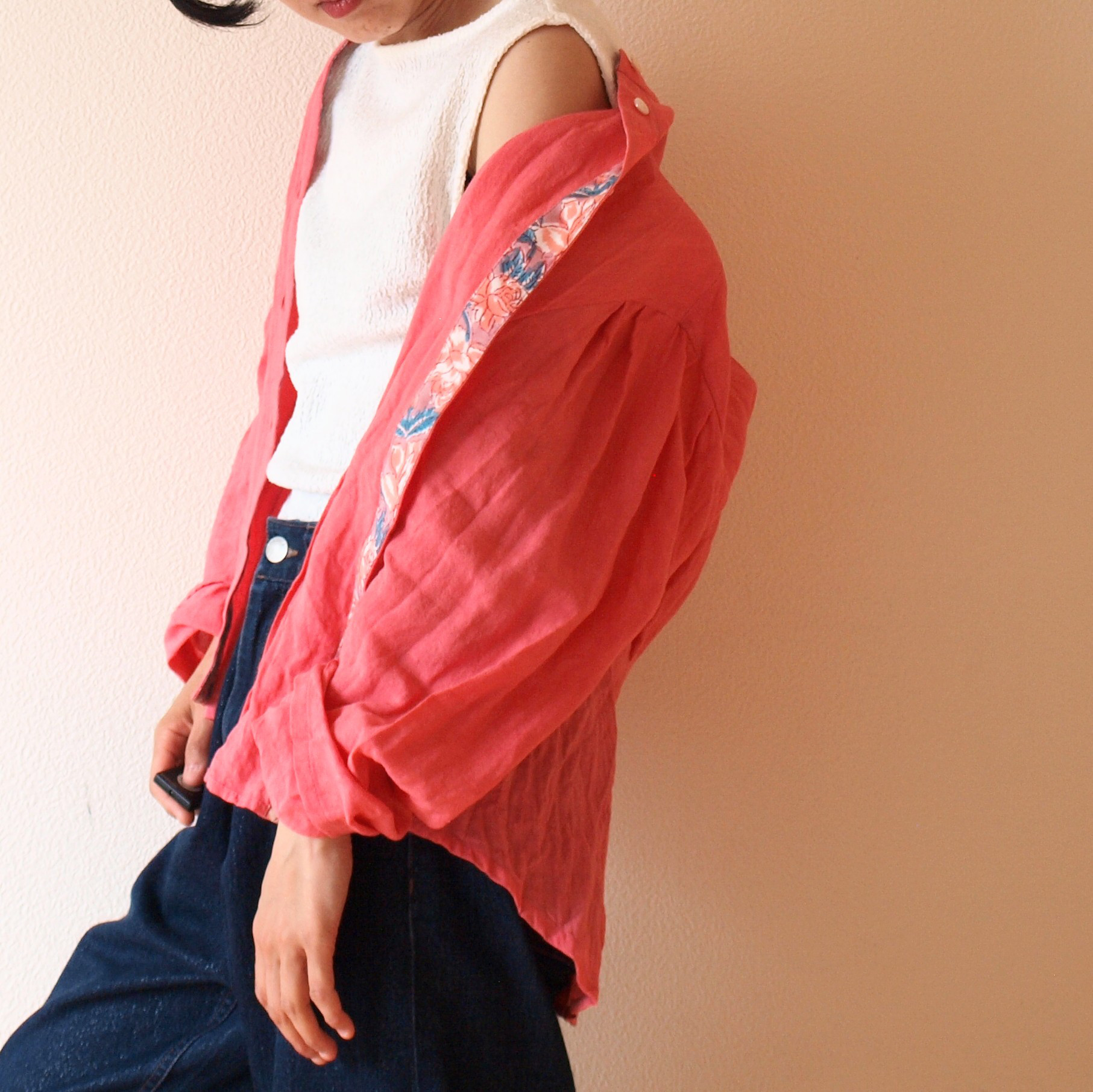 薄手リネン　華やかピンク　スタンドカラー　タックブラウス　9号