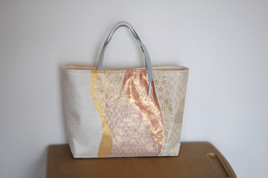 絹のトートバック　ベージュピンク　A4たっぷりサイズ
