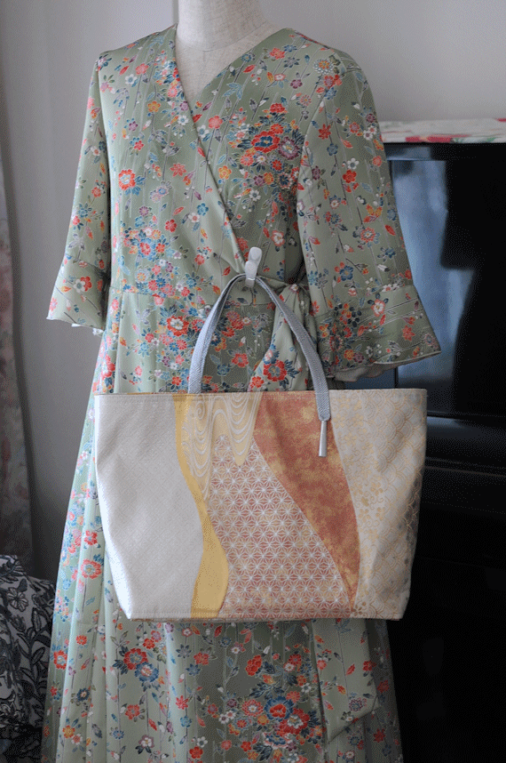 絹のトートバック　ベージュピンク　A4たっぷりサイズ