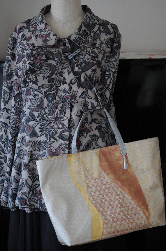 絹のトートバック　ベージュピンク　A4たっぷりサイズ