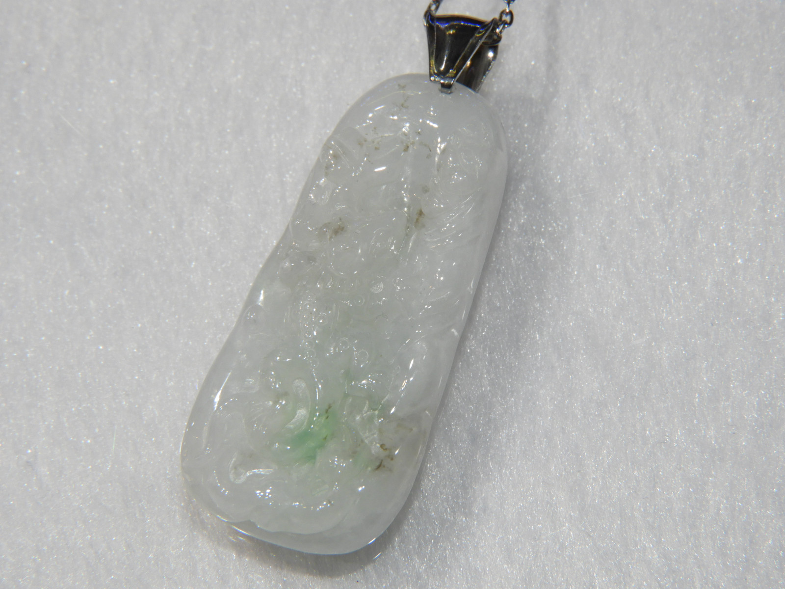 ミャンマー応援作品２！ミャンマー産完全ナチュラルジェイドのペンダントトップ！メイドインミャンマー！　天然石　１７